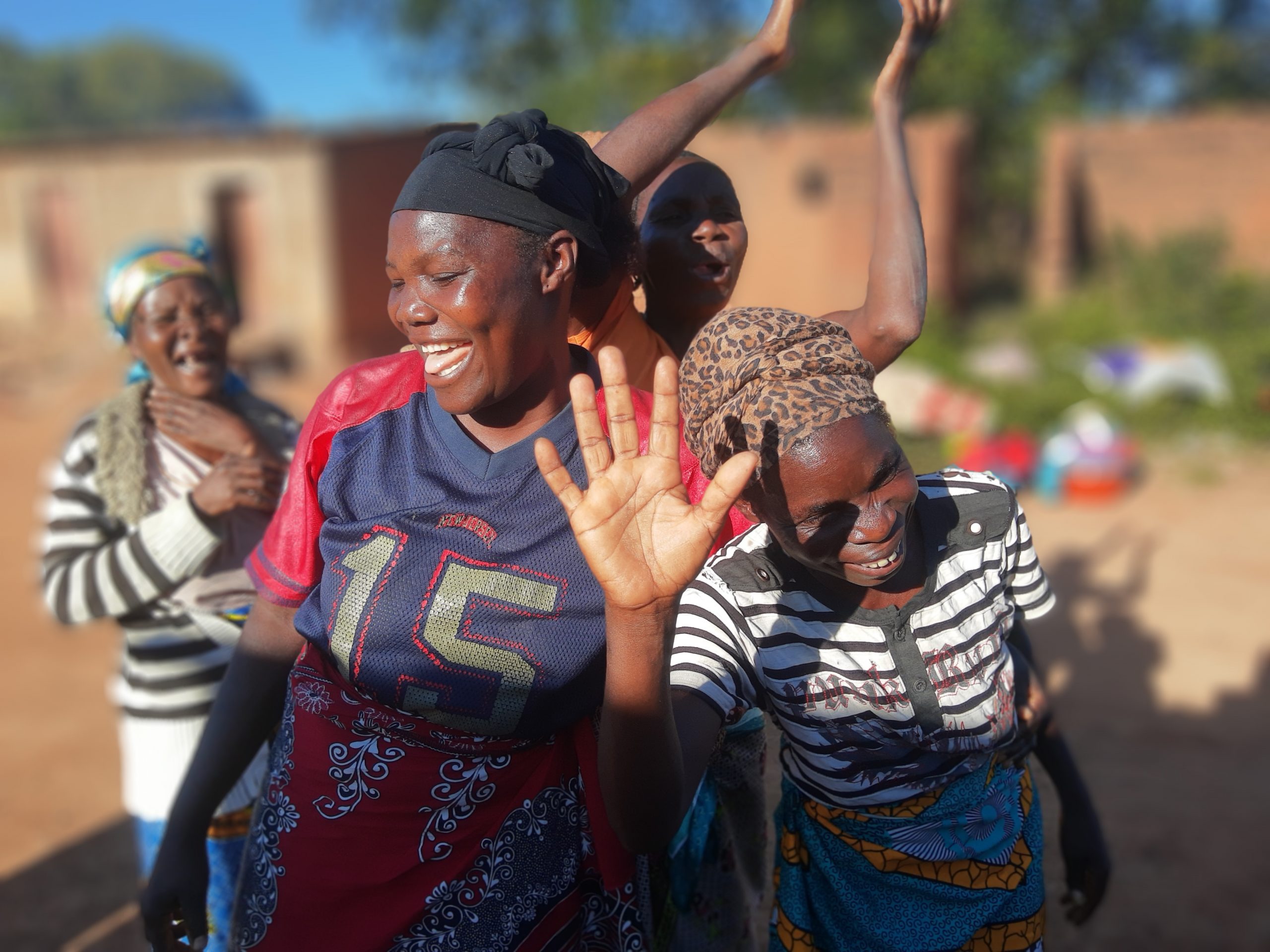 Vrolijke vrouwen in Angola
