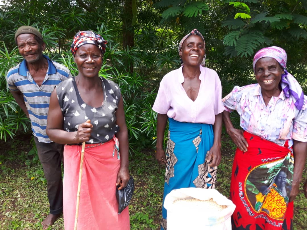 Mensen in Malawi met kleurrijke kleding